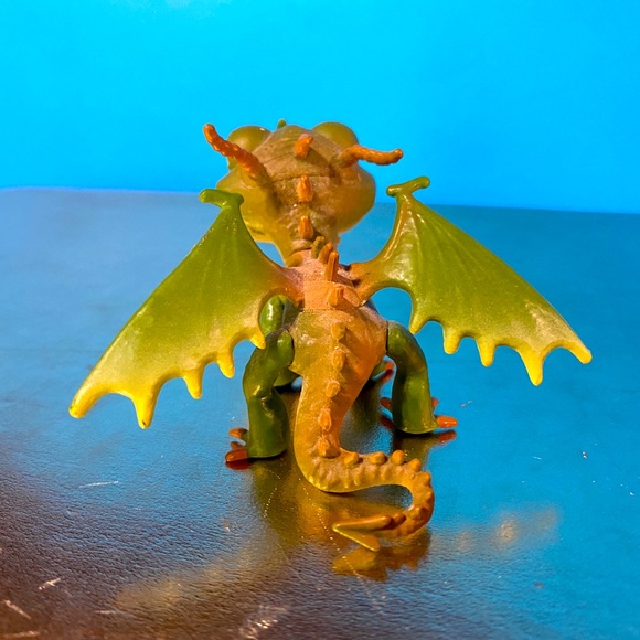 HOW TO TRAIN YOUR DRAGON DEFENDERS OF BERK MINI DRAGON TERRIBLE TERROR 2013 - Picture 3 of 10